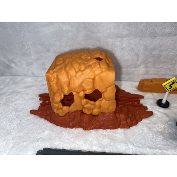 Thomas & Friends Trackmaster Tunnel Blast Track Set w Diesel Motorized Train - Picture 6 of 11